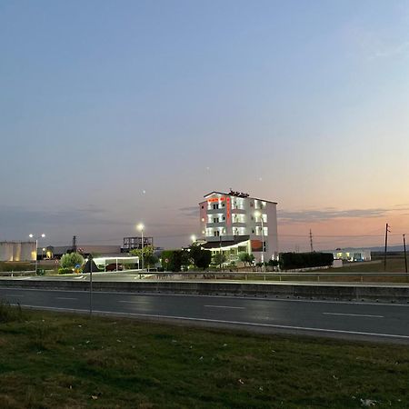 Monte Rei Hotel Lushnje Exterior photo